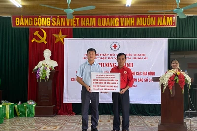 Hỗ trợ người dân Thanh Mai khắc phục hậu quả bão số 3