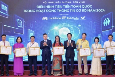 Tôn vinh điển hình tiên tiến toàn quốc trong hoạt động thông tin cơ sở