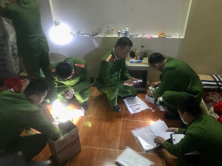 Cơ quan Công an khám xét tại 01 quán karaoke trên địa bàn thành phố Bắc Kạn. IMG_7996.jpeg