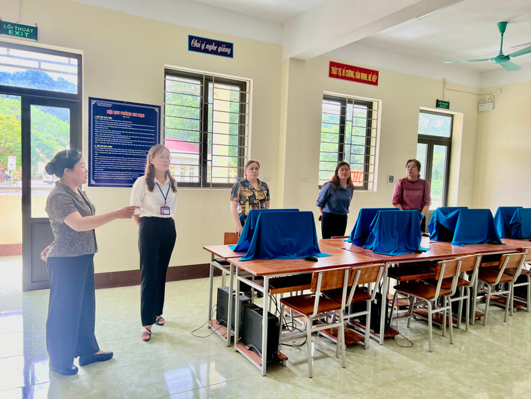 Đoàn công tác kiểm tra, giám sát các trang thiết bị dạy học tại Trường TH&THCS Liêm Thuỷ. IMG_2196.jpeg