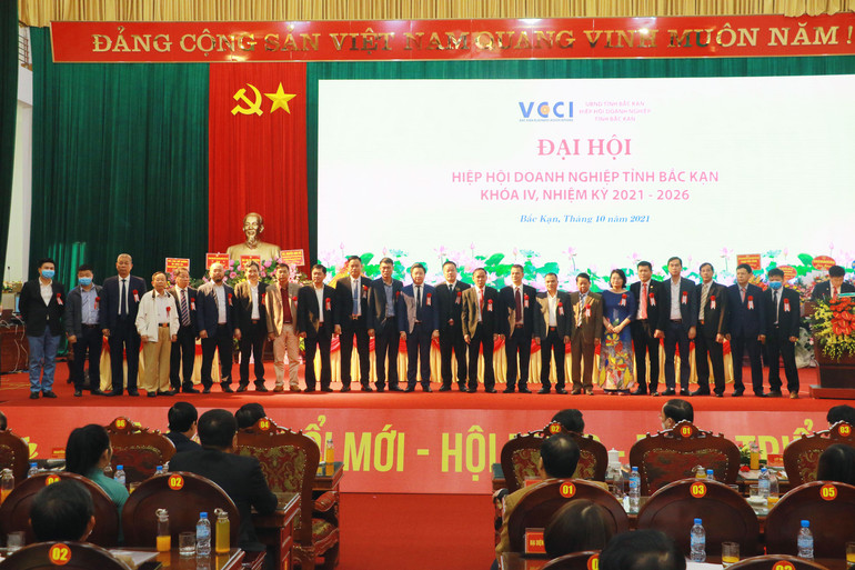 Đội ngũ doanh nhân Bắc Kạn sinh hoạt trong hai tổ chức hội là: Hội Doanh nhân trẻ và Hiệp hội Doanh nghiệp tỉnh. 1-4487.jpg