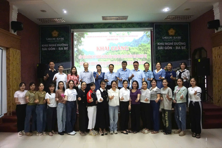 20 học viên được truyền dạy những kỹ năng cơ bản về hướng dẫn du lịch. b6ea90f91feea6b0ffff-8699.jpg