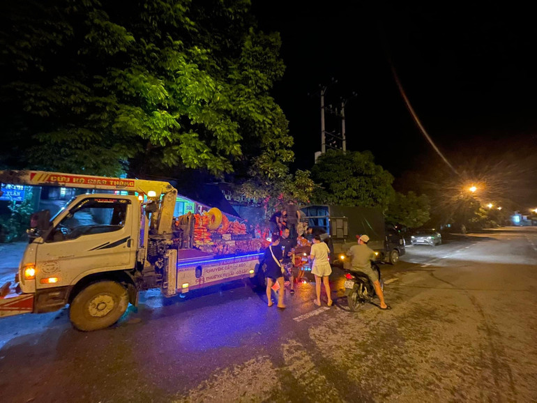 Những chuyến xe không đồng vận chuyển nhu yếu phẩm đến với tỉnh Thái Nguyên ngay trong đêm. 4ce6fb5b65cbc2959bda.jpg