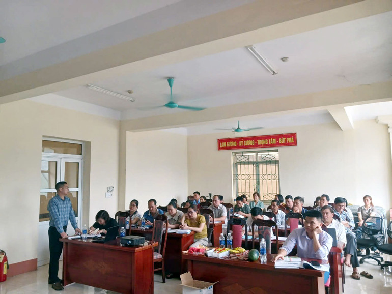 Để dự án thành công, các lớp tập huấn cho cán bộ, bà con có ý nghĩa rất quan trọng. fc5a5a503ec2999cc0d3.jpg