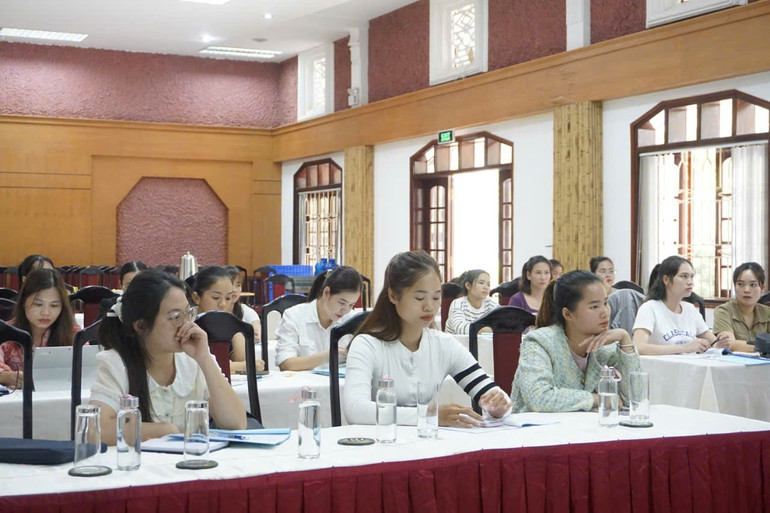 Các học viên tham gia lớp tập huấn. 543b6132ee25577b0e34-8446.jpg