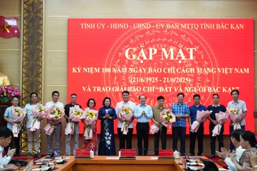 Gặp mặt các cơ quan báo chí và trao Giải báo chí "Đất và người Bắc Kạn"