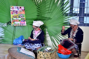 Trưởng ban Nội chính Tỉnh ủy dự Ngày hội đại đoàn kết toàn dân tộc tại thôn Bản Ca