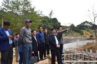 Đồng chí Nông Quang Nhất, Phó Chủ tịch UBND tỉnh yêu cầu các dự án đầu tư vốn dự phòng ngân sách Trung ương phải hoàn thành trước 31/12