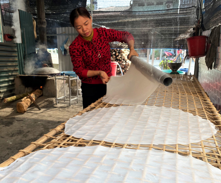 Các công đoạn làm phở yêu cầu sự khéo léo