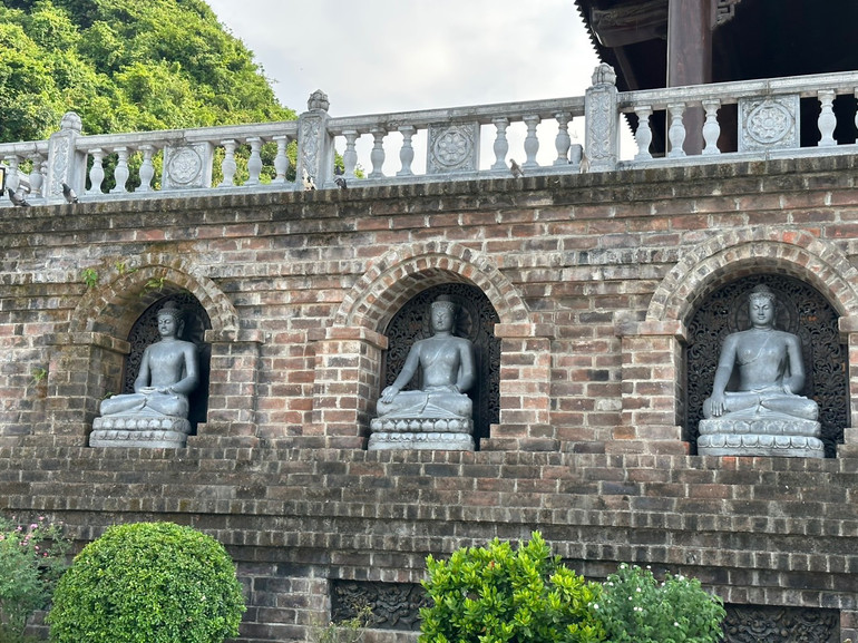 Cảnh sắc ấn tượng tại chùa Tam Chúc. Cảnh sắc ấn tượng tại chùa Tam Chúc.