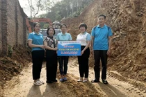 Hỗ trợ xóa nhà tạm, nhà dột nát cho hội viên phụ nữ nghèo