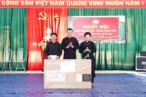 Giám đốc Công an tỉnh dự Ngày hội Đại đoàn kết toàn dân tộc tại thôn Bản Sáng xã Cổ Linh