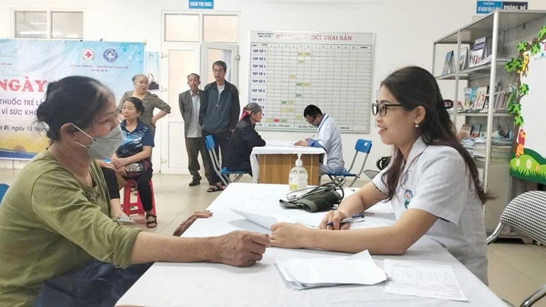 Chăm sóc sức khỏe cho Nhân dân trên địa bàn huyện. t13-cham-soc-suc-khoe-cho-nhan-dan-tren-dia-ban-huyen.jpg