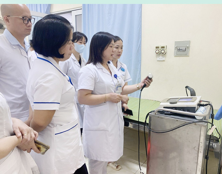 Lĩnh vực y tế được huyện quan tâm, góp phần nâng cao chất lượng khám chữa bệnh cho người dân. t9-linh-vuc-y-te-duoc-huyen-quan-tam-gop-phan-nang-cao-chat-luong-kham-chua-benh-cho-nguoi-dan-anh-h.jpg