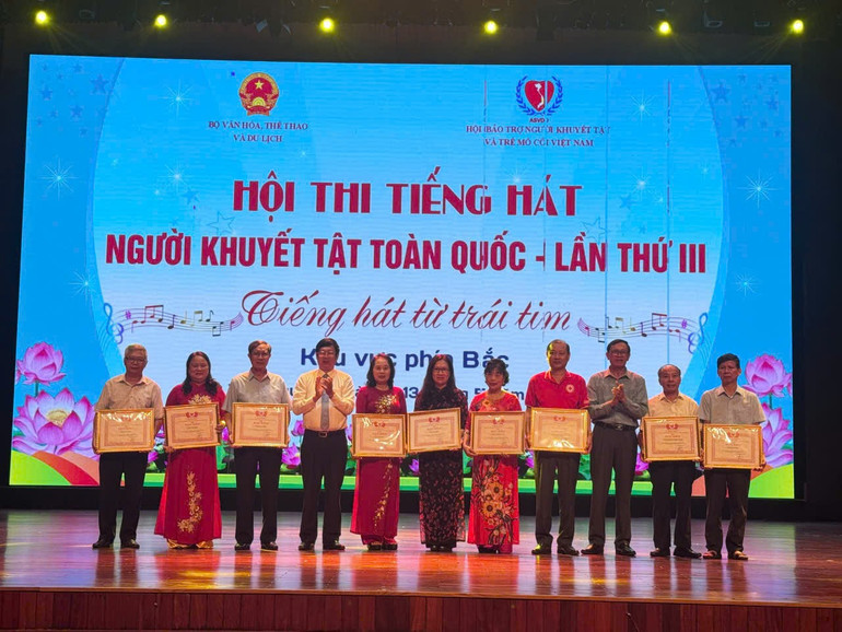 Đoàn Bắc Kạn đạt giải cao tại Hội thi Tiếng hát người khuyết tật khu vực phía Bắc, diễn ra tại tỉnh Thái Nguyên. 24a5.jpg