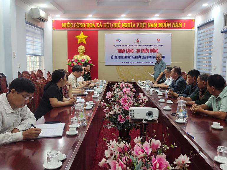 Đoàn công tác làm việc tại huyện Ba Bể. img-20241017-082025-6589.jpg