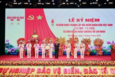Chủ tịch nước dự Lễ kỷ niệm và trao Huân chương Hồ Chí Minh tặng Quân chủng Hải quân