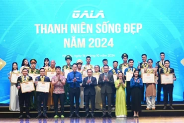 Tôn vinh những thanh niên tiêu biểu, có việc làm, nghĩa cử cao đẹp