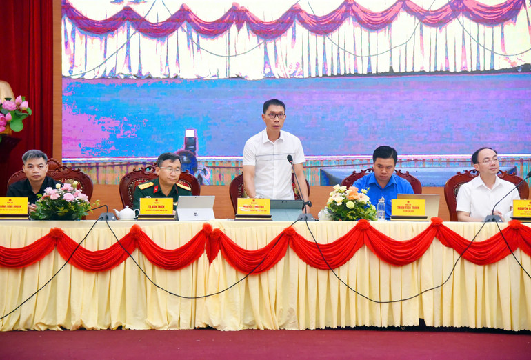 Đại diện lãnh đạo Sở Văn hóa, Thể thao và Du lịch giải đáp các nội dung thuộc lĩnh vực chuyên môn. z5955431041989-01517cb3d867e5adf2aaa51827d99288-3605-1294.jpg