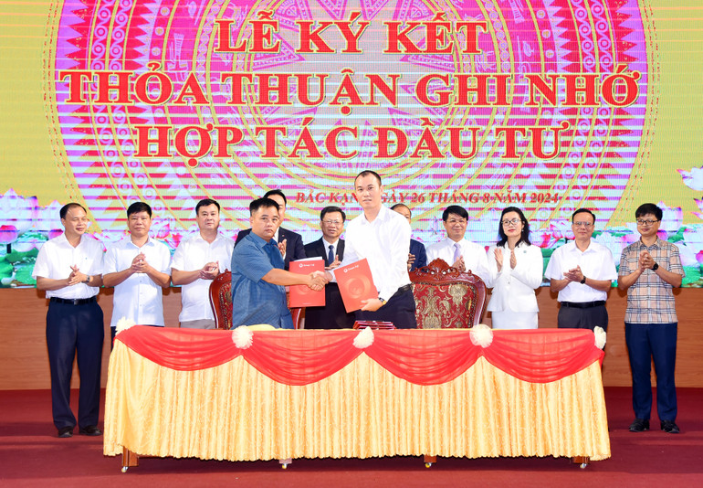 Ký thỏa thuận ghi nhớ hợp tác đầu tư giữa Công ty Cổ phần Onsen Fuji Bắc Kạn và một số đối tác tại Hội nghị. Hội nghị ĐT 1.jpg
