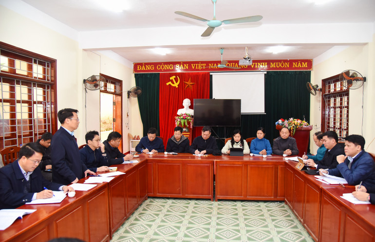 Đoàn công tác làm việc tại Trụ sở UBND xã Nam Cường. bt-kiem-tra-nc-2.jpg