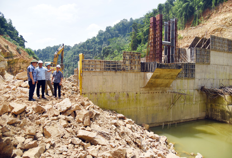 Kiểm tra công tác phòng, chống bão số 3 trên công trường Dự án Nhà máy thủy điện Khuổi Nộc 2, xã Lương Thượng, huyện Na Rì. Kiểm tra thuỷ điện 2.jpg