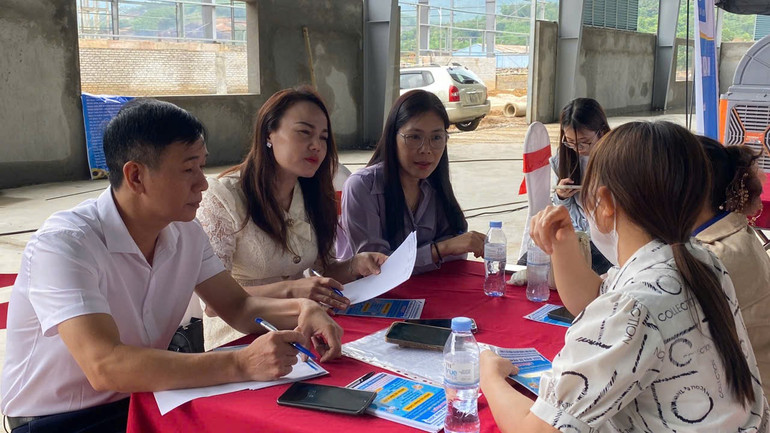 Các doanh nghiệp trong Khu Công nghiệp Thanh Bình quảng bá hình ảnh, tiếp cận nguồn nhân lực chất lượng trực tiếp tại Ngày hội. z6636322919770-ff609a57c62fd37eb3ed484e34be7dd2.jpg