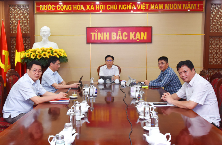 Quang cảnh Hội nghị tại điểm cầu tỉnh Bắc Kạn. hn-truc-tuyen.jpg