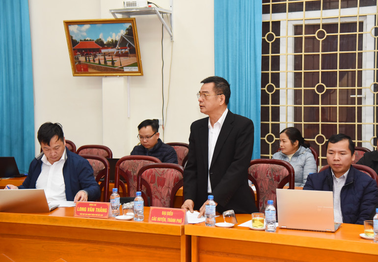Đại diện doanh nghiệp, hợp tác xã, cơ sở công nghiệp nông thôn tham luận tại Hội nghị. xttm-1.jpg