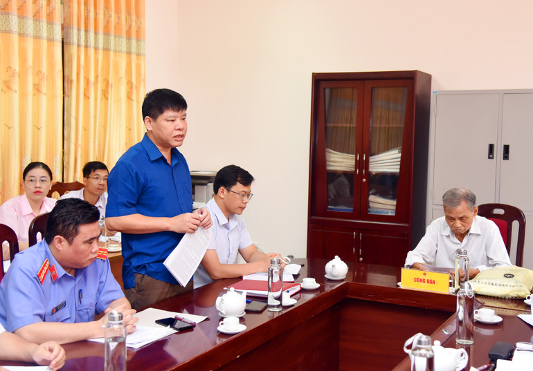 Đại diện lãnh đạo Sở Tài nguyên và Môi trường phát biểu. Tiếp công dân 1.jpg