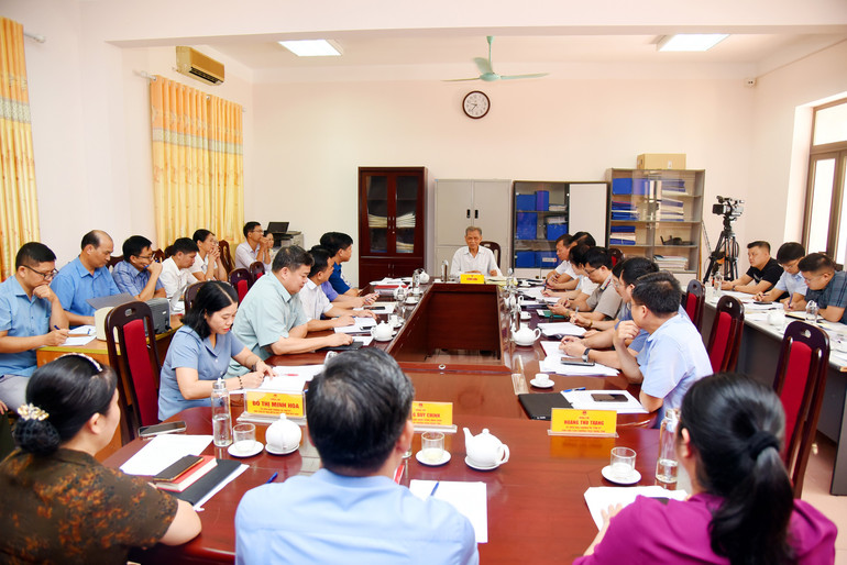 Buổi tiếp công dân làm việc với tinh thần cởi mở, dân chủ, văn minh. Tiep-cong-dan-8.jpg