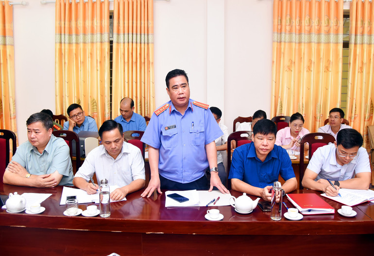 Đại diện Viện Kiểm sát nhân dân tỉnh phát biểu. Tiep-cong-dan-13.jpg