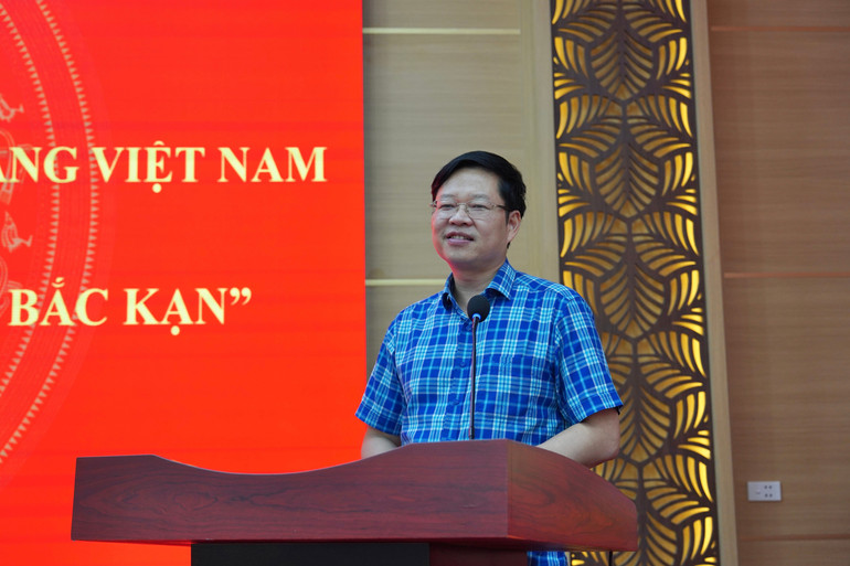 Đồng chí Đinh Quang Tuyên, Phó Bí thư Tỉnh ủy, Phó Chủ tịch Thường trực UBND tỉnh phát biểu tại buổi lễ. img-4473.jpg