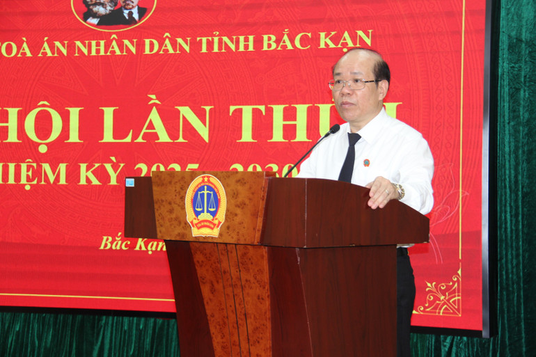 Đồng chí Lương Văn Cường, Bí thư Đảng bộ, Chánh án Tòa án nhân dân tỉnh phát biểu tại Đại hội. img-8961.jpg
