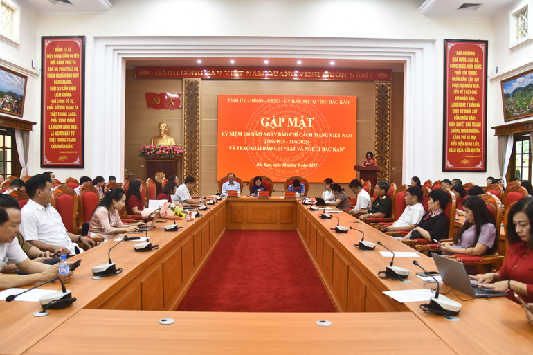 Quang cảnh buổi gặp mặt dsc-3066.jpg