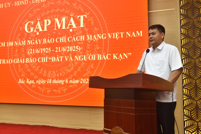 Nhà báo Lục Đại Lượng, Chủ tịch Hội Nhà báo tỉnh Bắc Kạn, Phó Giám đốc Đài Phát thanh & Truyền hình tỉnh chia sẻ. dsc-3064.jpg