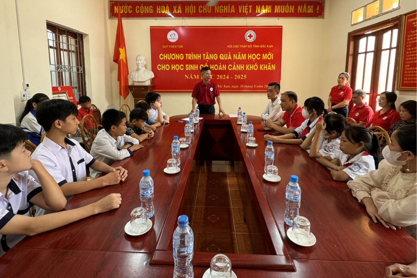 Hội CTĐ tỉnh gặp mặt và trao quà cho học sinh có hoàn cảnh khó khăn trên địa bàn tỉnh. Thiết kế chưa có tên (17).png
