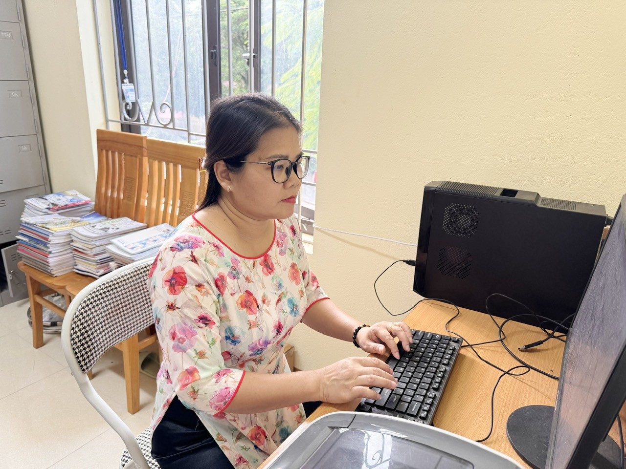 Cô Thư không ngừng nỗ lực học tập nâng cao trình độ chuyên môn. huong-10-8264.jpg