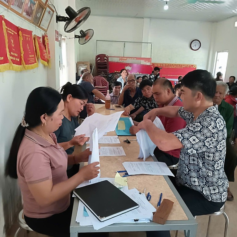 Hoạt động lấy ý kiến Nhân dân tại xã Khang Ninh, huyện Ba Bể. Ảnh: Văn Lạ t3-hoat-dong-lay-y-kien-nhan-dan-tai-xa-khang-ninh-huyen-ba-be.jpg