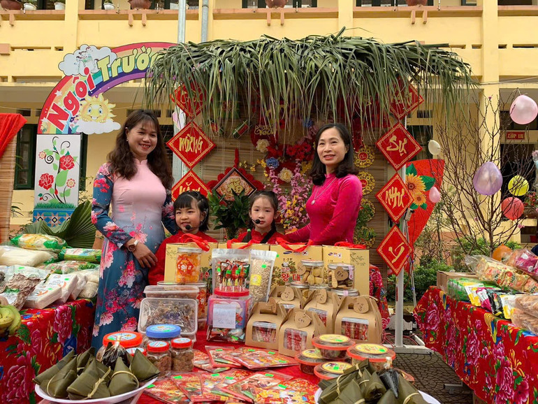 Hoạt động chợ Tết của Trường Tiểu học Phùng Chí Kiên. hoat-dong-cho-tet-cua-truong-tieu-hoc-phung-chi-kien.jpg