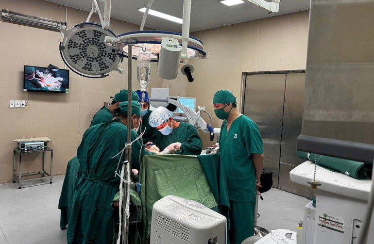 Bệnh viện Đa khoa tỉnh bảo đảm máy móc, trang thiết bị hiện đại cấp cứu cho người bệnh. benh-vien-da-khoa-tinh-bao-dam-may-moc-trang-thiet-bi-hien-dai-cap-cuu-cho-nguoi-benh.jpg