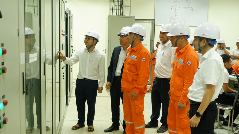 Trạm biến áp 110kV Nà Phặc đã chính thức đóng điện vào cuối tháng 3/2024 có vai trò quan trọng trong việc chống quá tải lưới điện, bảo đảm độ tin cậy cung cấp điện cho tỉnh Bắc Kạn và các vùng phụ cận. tram-bien-ap-110kv-na-phac-da-chinh-thuc-dong-dien-vao-cuoi-thang-3-2024-co-vai-tro-quan-trong-trong-viec-chong-qua-tai-luoi-dien-dam-bao-do-tin-cay-cung-cap-dien-cho-tinh-bac-kan-va-cac-vung-phu-can.jpg