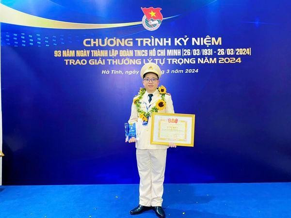 Đại úy Nguyễn Xuân Luân, Bí thư Chi đoàn Phòng Tham mưu, Công an tỉnh Bắc Kạn. Đại úy Nguyễn Xuân Luân, Bí thư Chi đoàn Phòng Tham mưu, Công an tỉnh Bắc Kạn.jpg