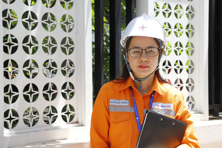 Chị Nguyễn Việt Hường, chuyên viên kiểm tra giám sát mua bán điện thuộc Phòng Kiểm tra, giám sát mua bán điện, Công ty Điện lực Bắc Kạn. t28-chi-nguyen-viet-huong-chuyen-vien-kiem-tra-giam-sat-mua-ban-dien-thuoc-phong-kiem-tra-giam-sat-mua-ban-dien-cong-ty-dien-luc-bac-kan.jpg