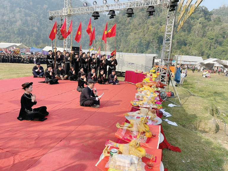 Lễ cầu an tại Hội Lồng tồng Ba Bể. le-cau-an-tai-hoi-long-tong-ba-be.jpg