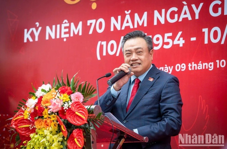 Đồng chí Trần Sỹ Thanh, Ủy viên Trung ương Đảng, Phó Bí thư Thành ủy Hà Nội, Chủ tịch Ủy ban nhân dân thành phố Hà Nội phát biểu tại triển lãm. (Ảnh: THÀNH ĐẠT) ndo-br-z5912490315133-7ff61089661d045c52c8a068166a9fce-553-883.jpg
