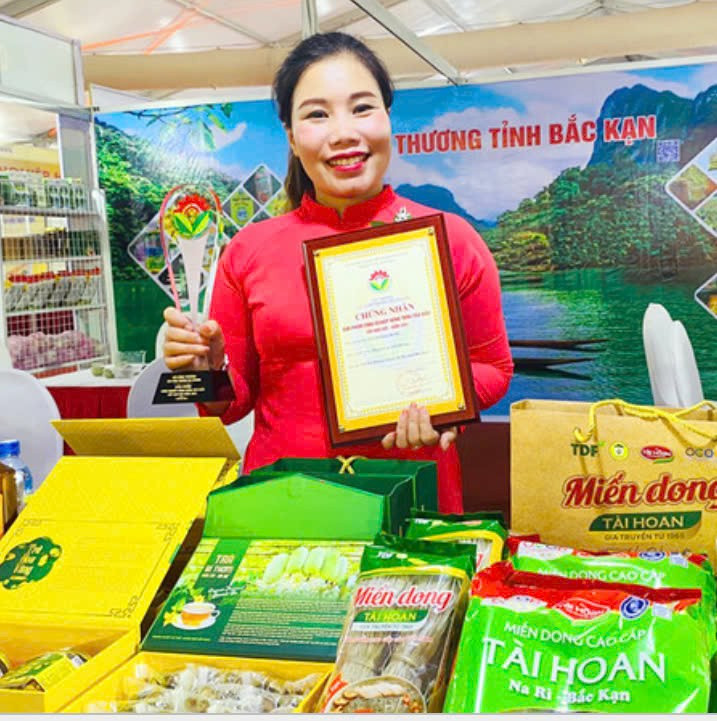 HTX Yến Dương tham gia sự kiện cấp Chứng nhận Sản phẩm Công nghiệp nông thôn tiêu biểu cấp Khu vực phía Bắc năm 2024 tại Hà Nội. ma-thi-ninh.jpg