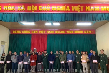 Phó Chủ nhiệm Chính trị Quân khu thăm, chúc Tết tại huyện Ngân Sơn và Pác Nặm