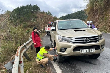 Cảnh sát giao thông Công an tỉnh Bắc Kạn: Đồng hành cùng Nhân dân về quê đón Tết