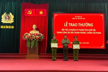 Bắc Kạn: Khen thưởng các tập thể, cá nhân có thành tích trong đấu tranh trấn áp tội phạm